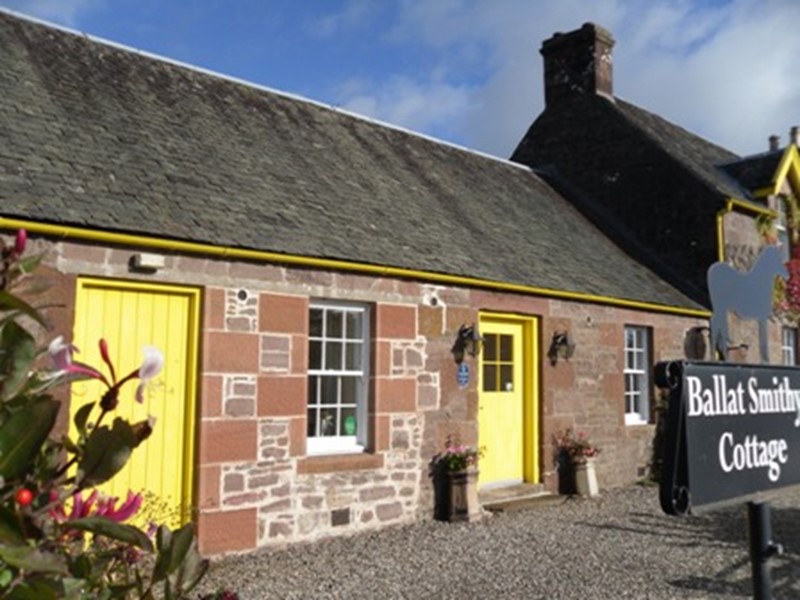 Luxury Self Catering Holiday Cottages in Scotland overlooking the Loch Lomond