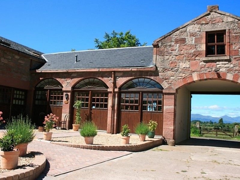 Holiday Cottages on the edge of Loch Lomond National Park in Scotland