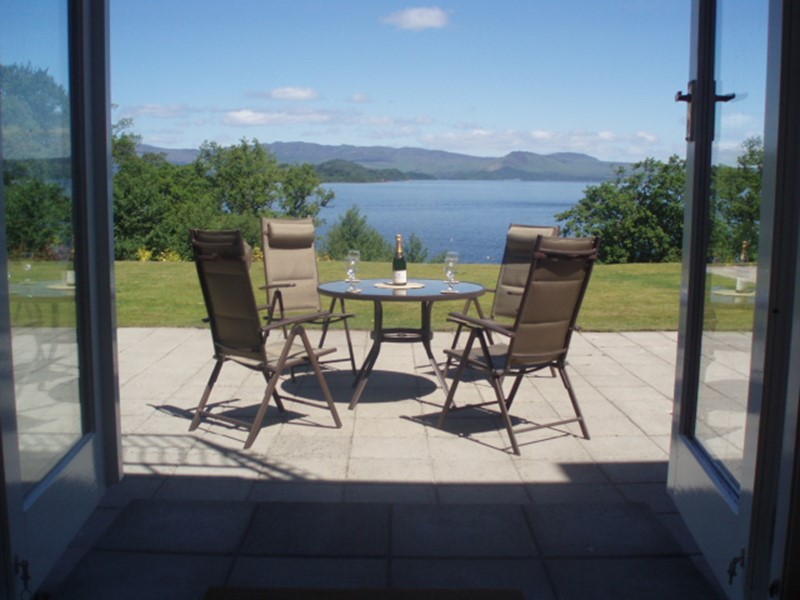 Luxury Holiday 2 Bedroom Apartment with views overlooking Loch Lomond in Scotland