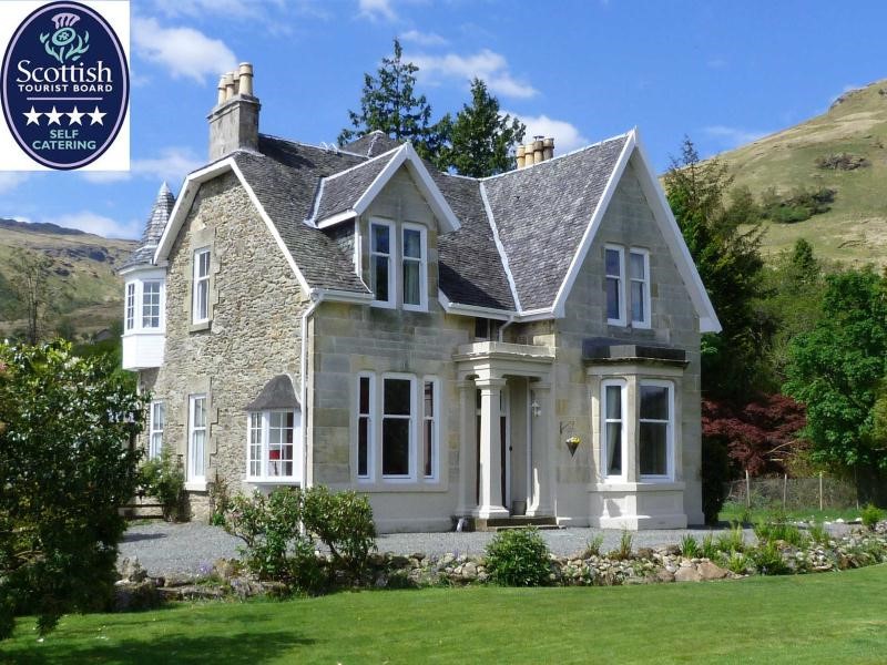 Victorian Lochside Holiday Lodge near Loch Lomond, Scotland