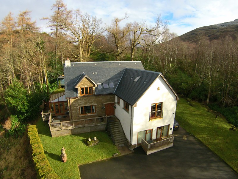 Callanish House – Luxury Holiday Cottages with views over Loch Lomond in Scotland.